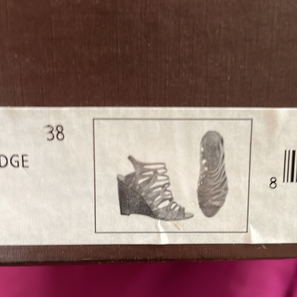 Tahari Gorgeous Black Suede Leather Meredith Wedge Sandals. Size 8. New in Box! - Picture 3 of 14